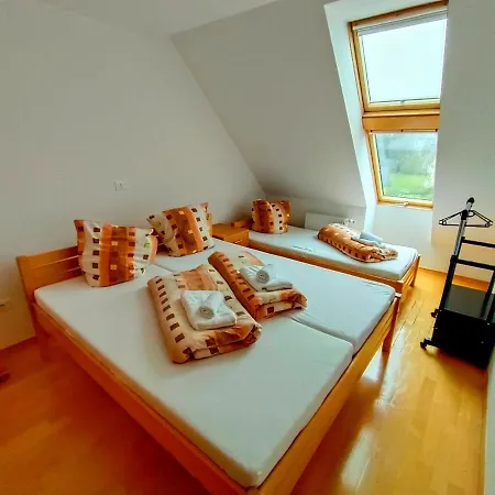 Tatil Evi Garni 8 *